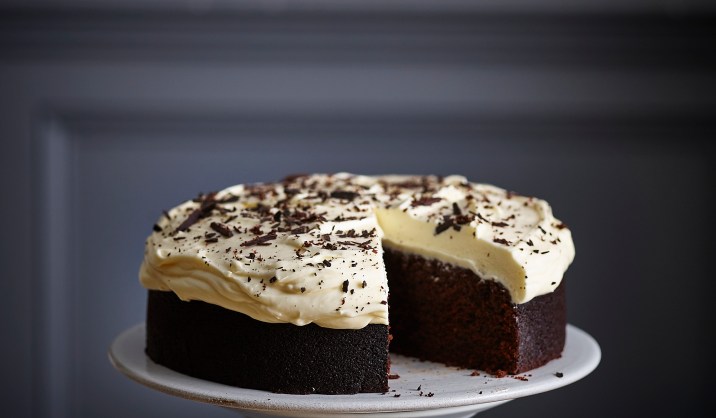 This is a real showstopper cake, with immense sensation but minimal effort!