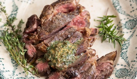 This pan-seared, butter-basted delicious Ribeye steak recipe is packed with so much flavour. Lavished in umami-laden Cafe de Paris style butter is a recipe you simply cannot resist. 